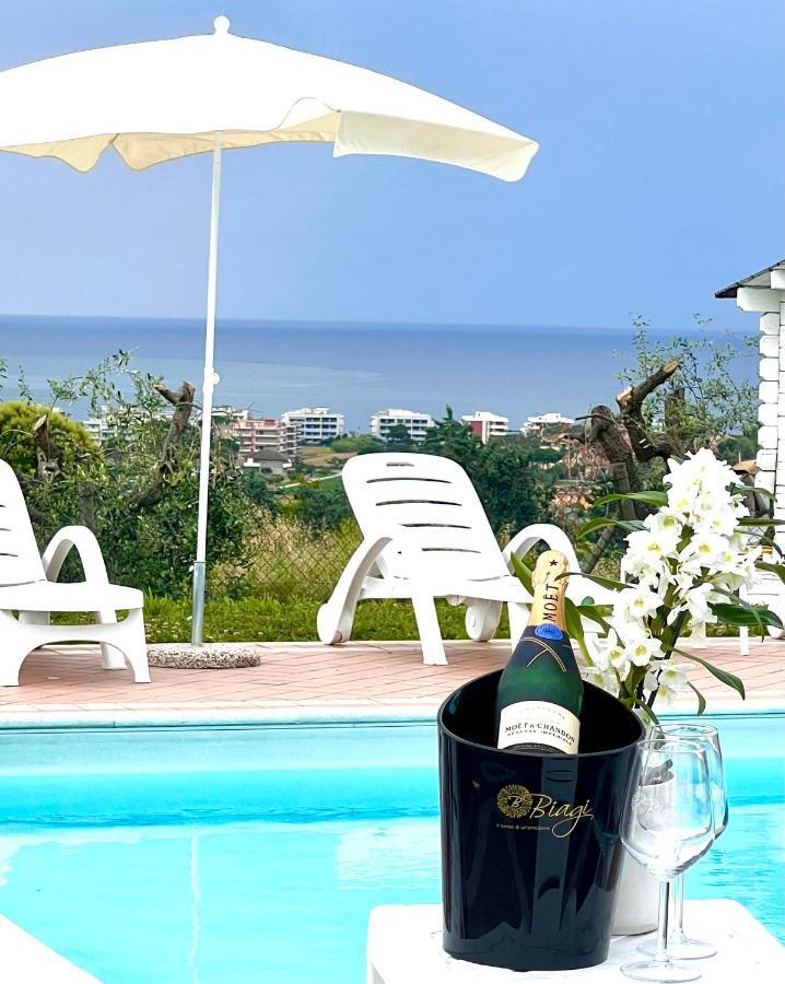 Vigneto - Italian Restaurant & B&B Villa Rosa Di Martinsicuro Dış mekan fotoğraf