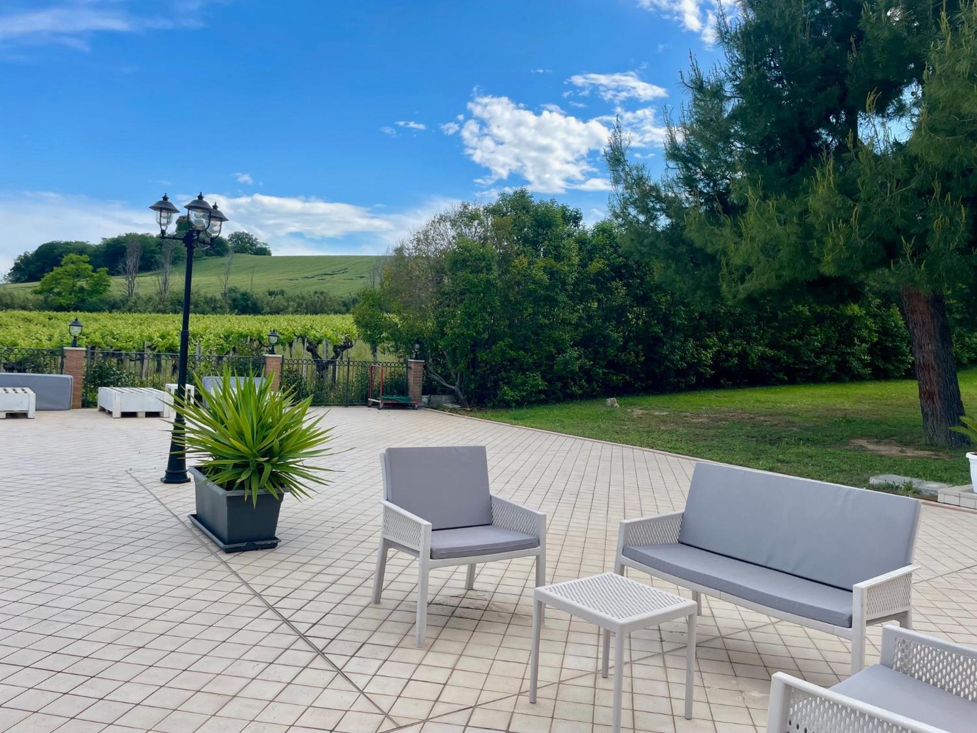 Vigneto - Italian Restaurant & B&B Villa Rosa Di Martinsicuro Dış mekan fotoğraf