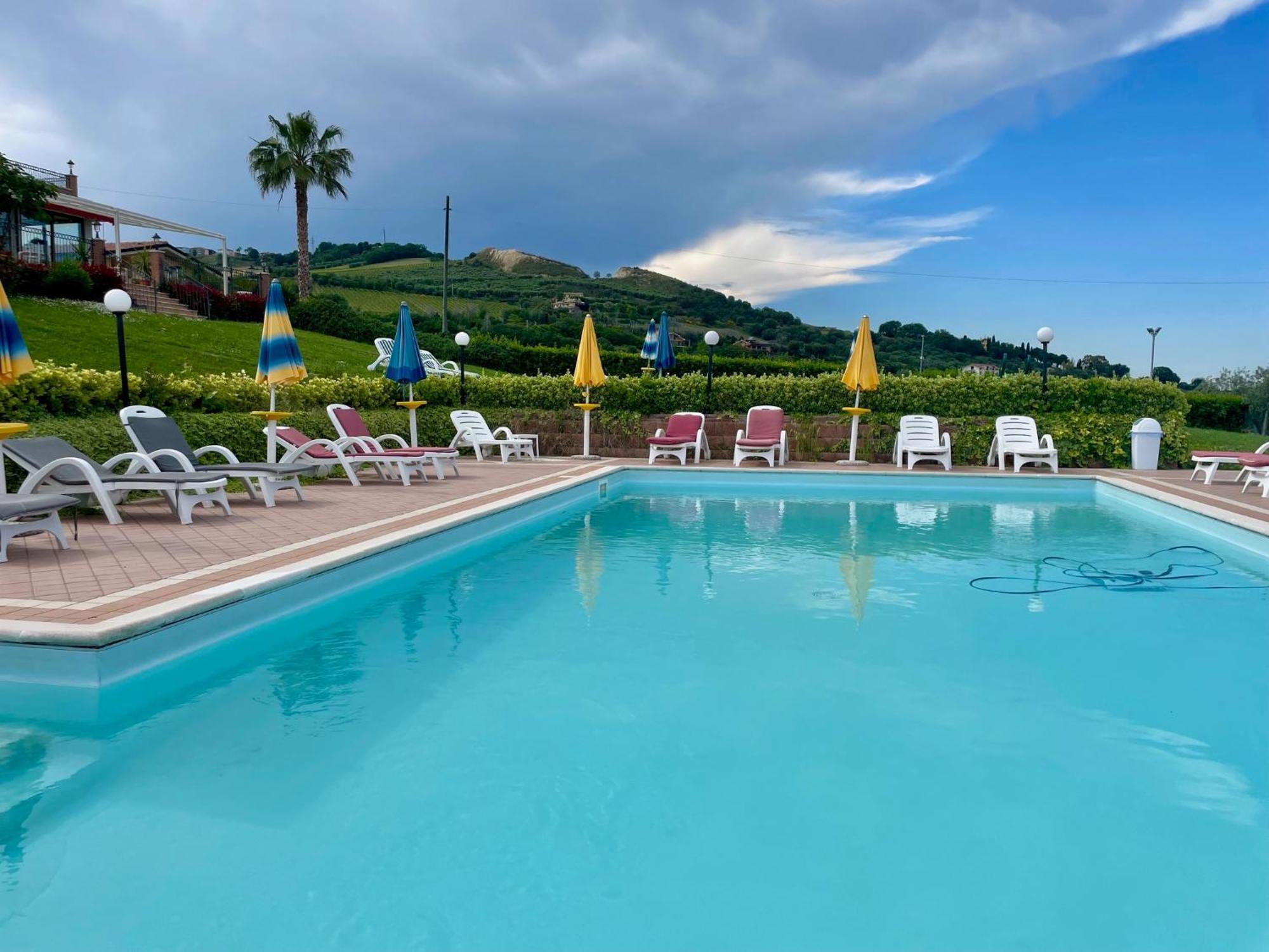 Vigneto - Italian Restaurant & B&B Villa Rosa Di Martinsicuro Dış mekan fotoğraf