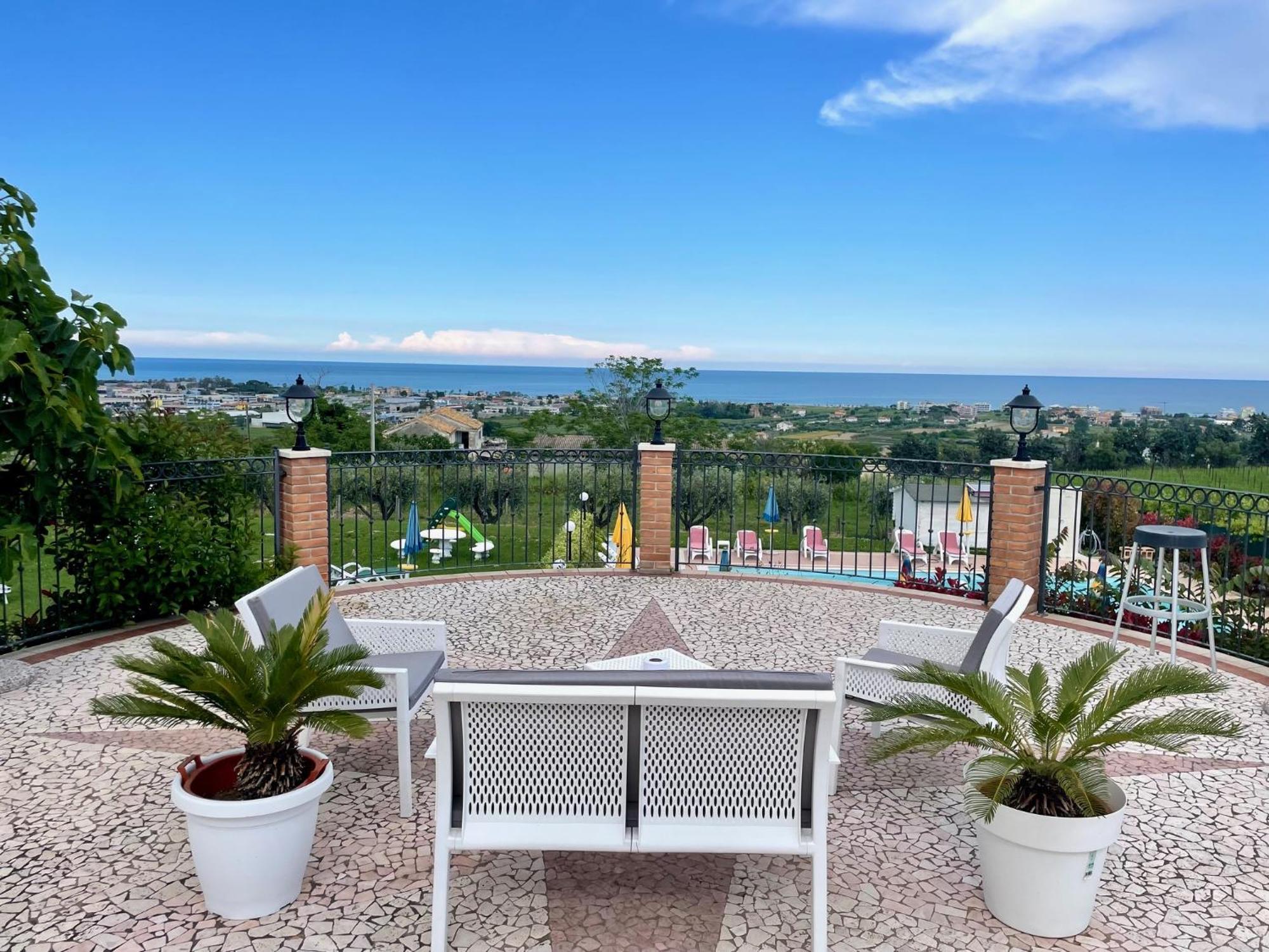 Vigneto - Italian Restaurant & B&B Villa Rosa Di Martinsicuro Dış mekan fotoğraf